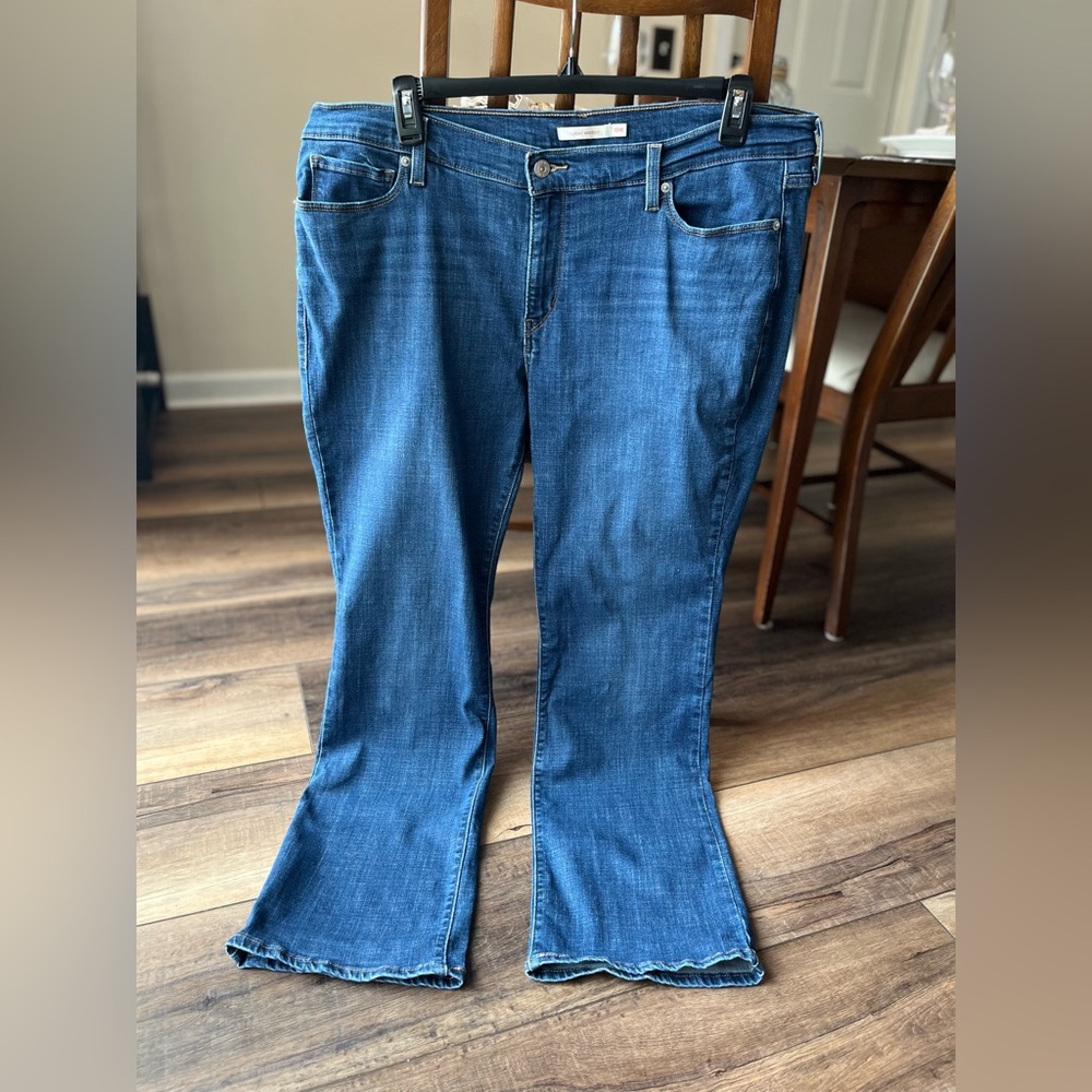Levi’s Classic Bootcut in medium blue wash! Size 18W! Great condition! - Picture 2 of 12